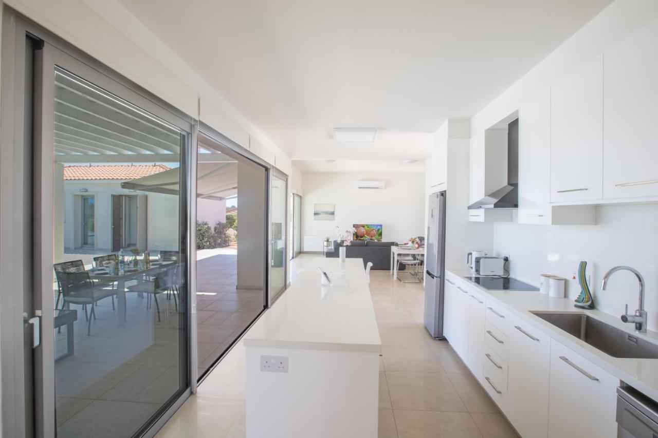 Leda Villa Protaras Exteriör bild